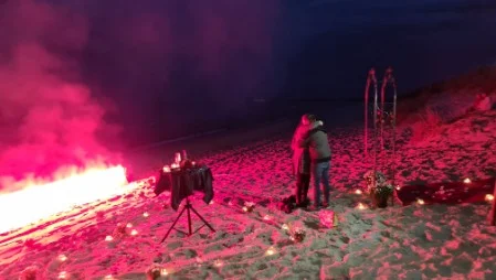 Heiratsantrag romantisch am Strand